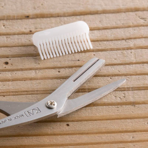 KAI | Eyebrow Scissors With Comb Dx