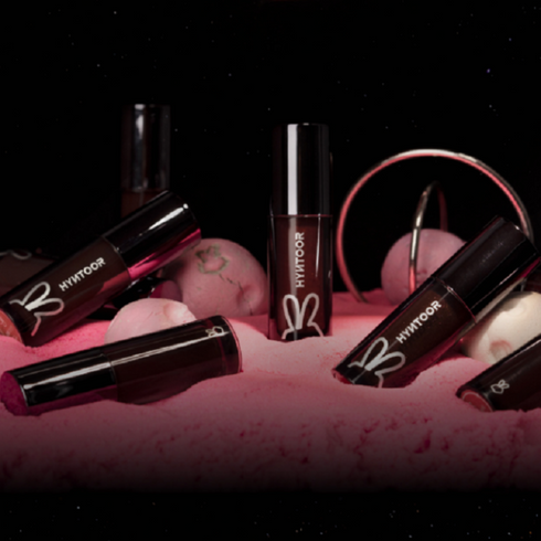 HYNTOOR | Black & Pink Planet Lip Gloss